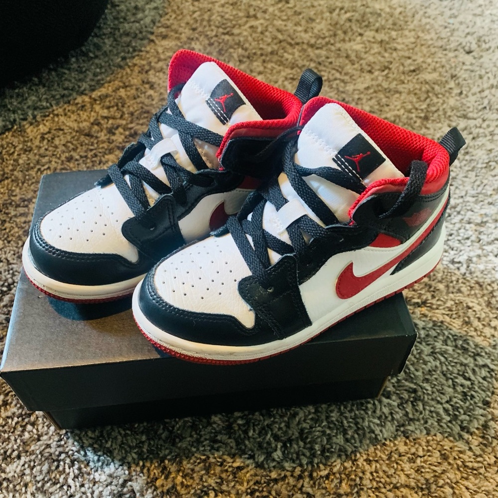 Jordan 1 MID